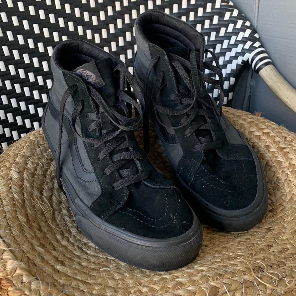 Vans “Made for the Makers” Mens Size 11, good condition. No original box